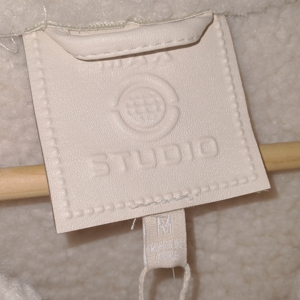 NWT Studio Cream Shearling Crop Faux Leather Jacket Medium - Picture 6 of 10